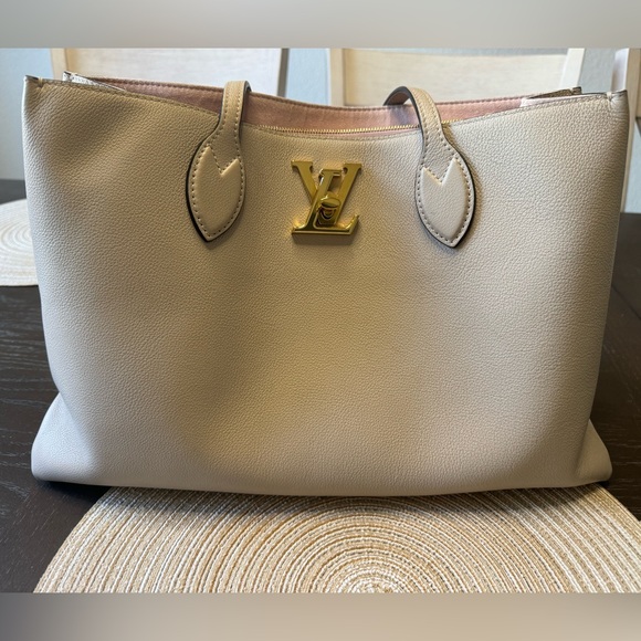 Louis Vuitton Handbags - Louis Vuitton